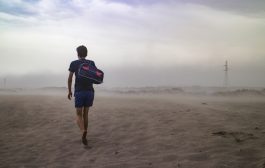 7 beneficii ale mersului desculț pe nisip